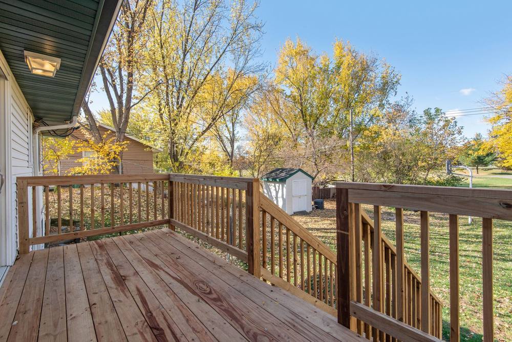 Terrasse en bois avec garde-corps